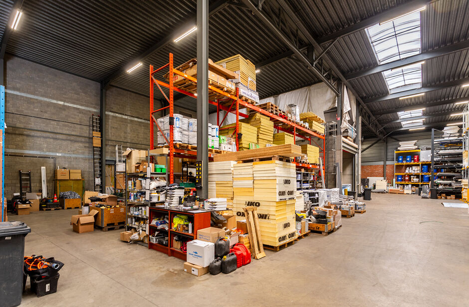 Het betreft de verkoop van een industrieel gebouw gelegen op een toplocatie in de Haven van Antwerpen, nabij enkele belangrijke invalswegen zoals de A12, E19 en de Ring van Antwerpen. Het gebouw bevindt zich op ca. 3345 m² terrein (concessie) en omvat ca